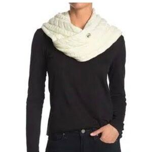 Michael kors infinity chunky scarf.